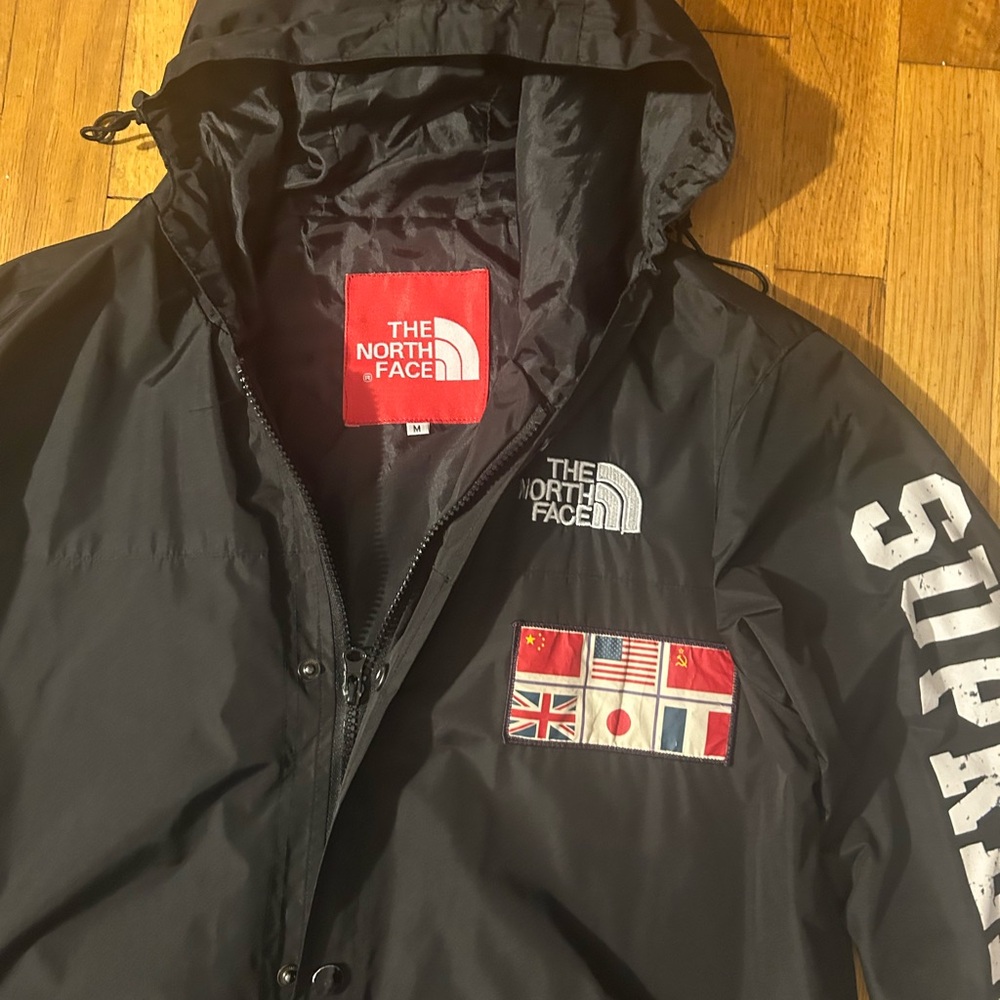 Supreme x The North Face 2014 Black Expedition Coaches Jacket - Picture 2 of 3